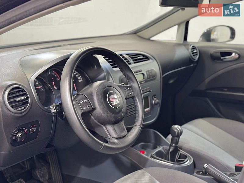 Хэтчбек SEAT Leon 2006 в Стрые