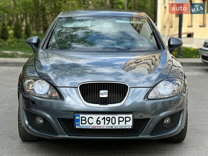 Хэтчбек SEAT Leon 2011 в Львове