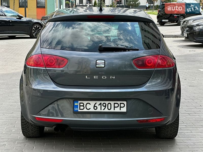 Хэтчбек SEAT Leon 2011 в Львове