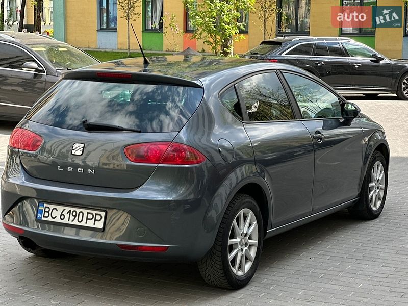 Хэтчбек SEAT Leon 2011 в Львове