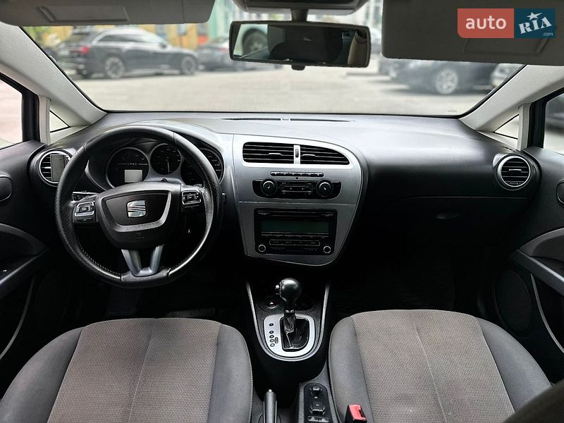 Хэтчбек SEAT Leon 2011 в Львове