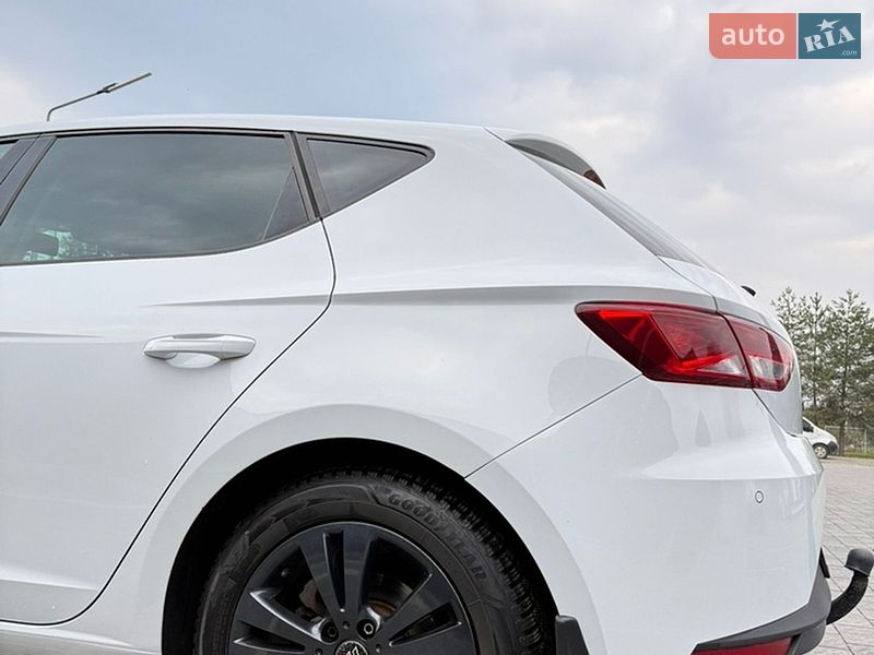 Хэтчбек SEAT Leon 2015 в Самборе