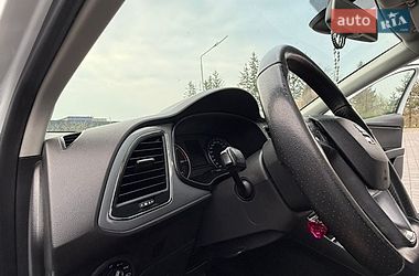 Хэтчбек SEAT Leon 2015 в Самборе