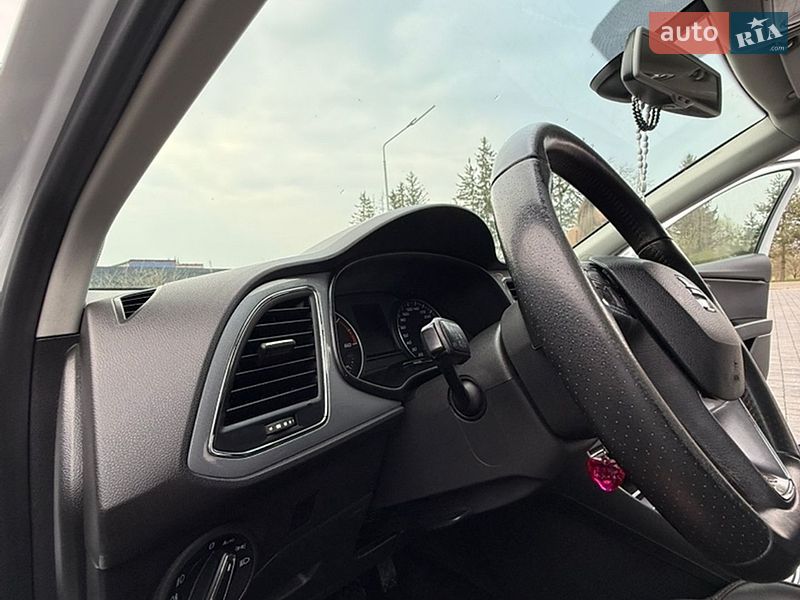 Хэтчбек SEAT Leon 2015 в Самборе