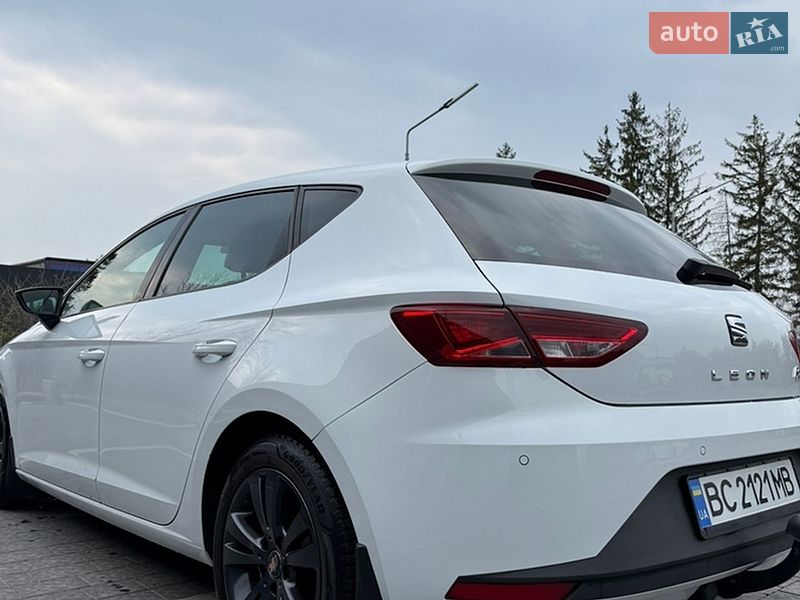 Хэтчбек SEAT Leon 2015 в Самборе