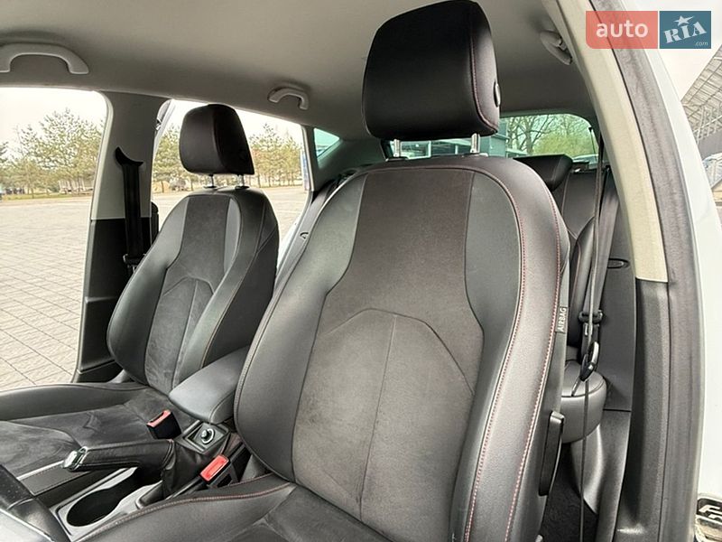 Хэтчбек SEAT Leon 2015 в Самборе