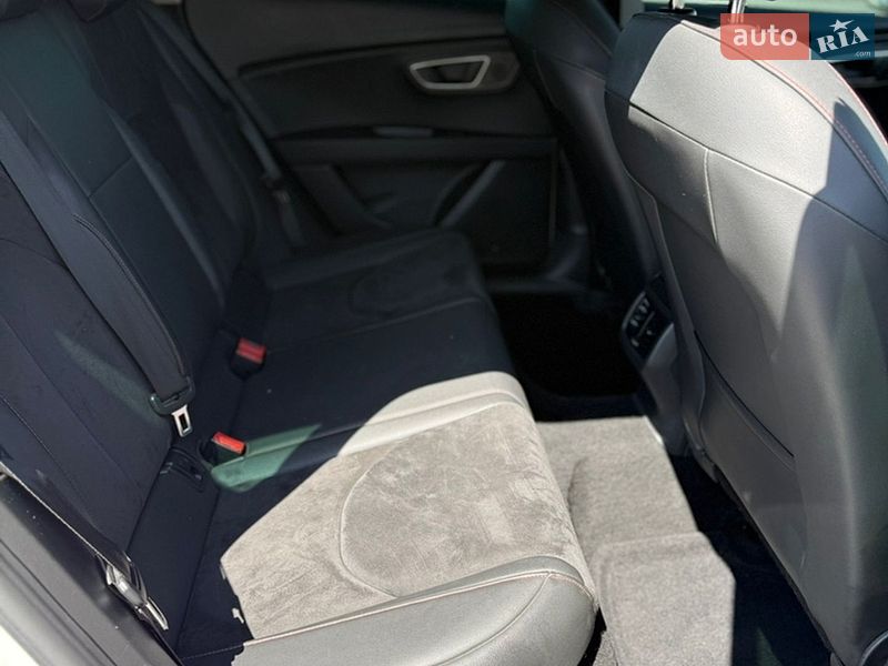 Хэтчбек SEAT Leon 2015 в Киеве