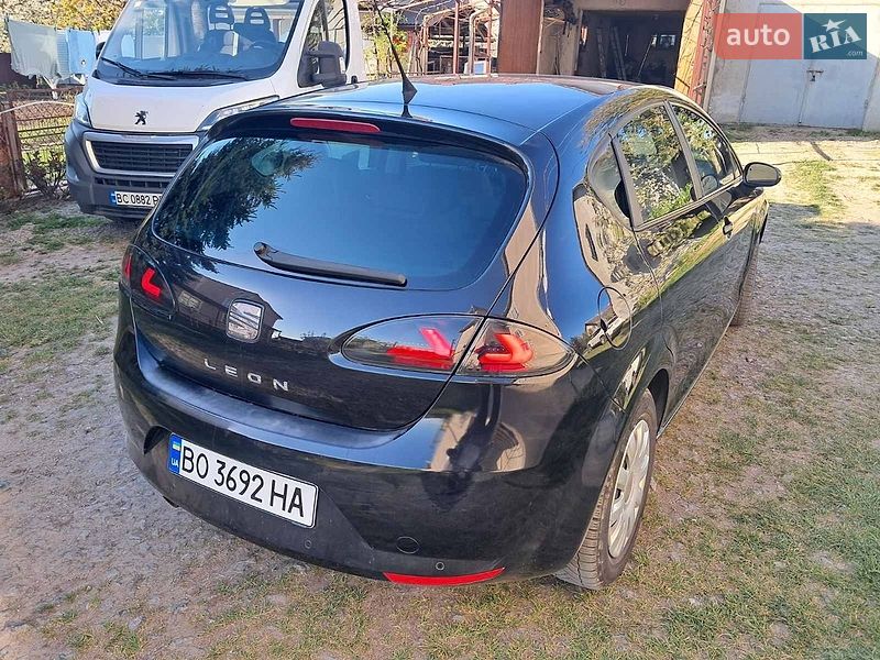 Хэтчбек SEAT Leon 2008 в Бучаче