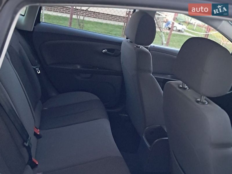 Хэтчбек SEAT Leon 2008 в Бучаче