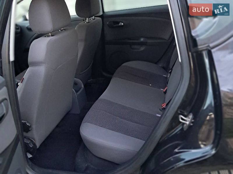 Хэтчбек SEAT Leon 2008 в Бучаче