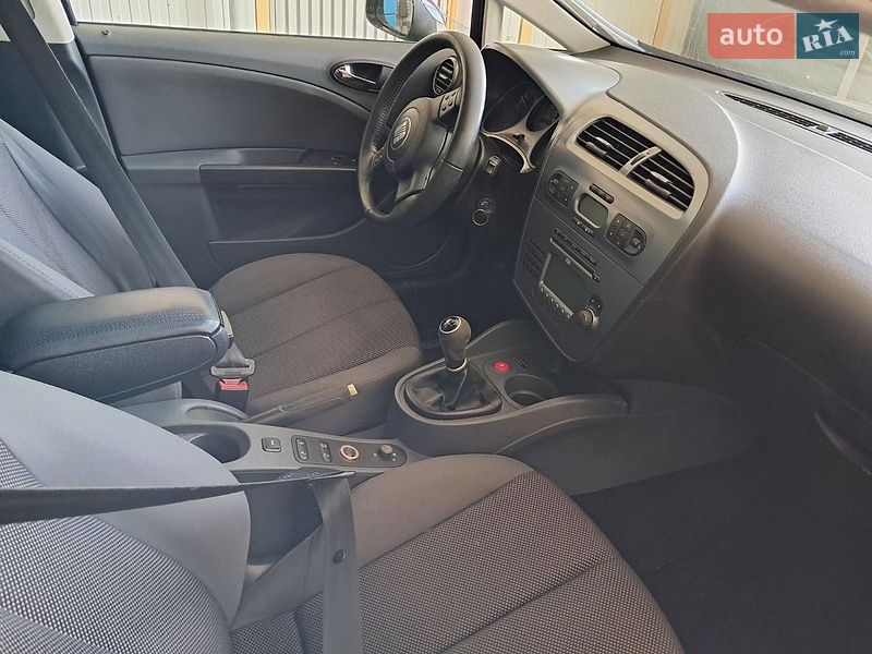 Хэтчбек SEAT Leon 2008 в Бучаче