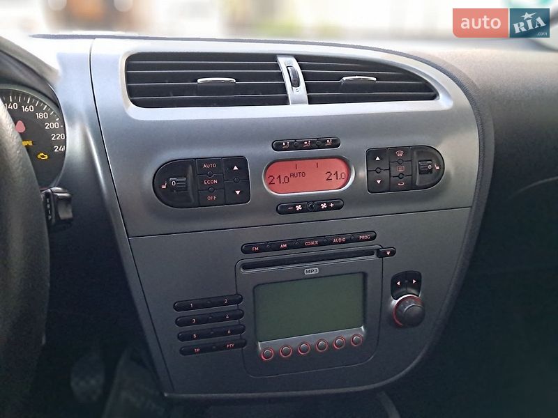 Хэтчбек SEAT Leon 2008 в Бучаче