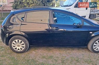 Хэтчбек SEAT Leon 2008 в Бучаче