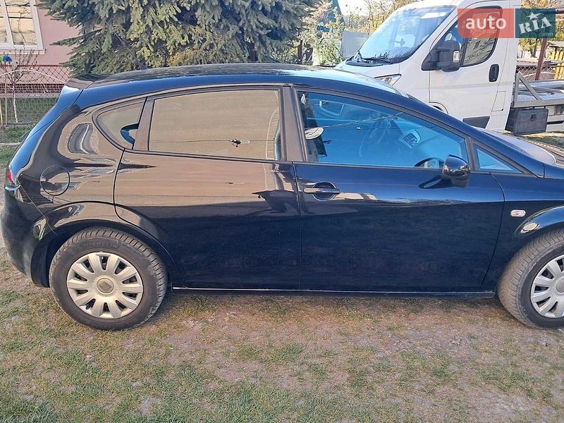 Хэтчбек SEAT Leon 2008 в Бучаче