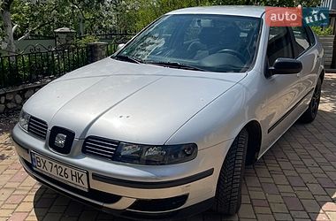 Хэтчбек SEAT Leon 2001 в Волочиске