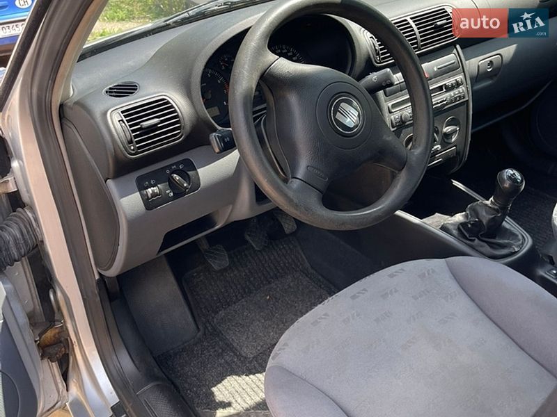 Хэтчбек SEAT Leon 2001 в Волочиске