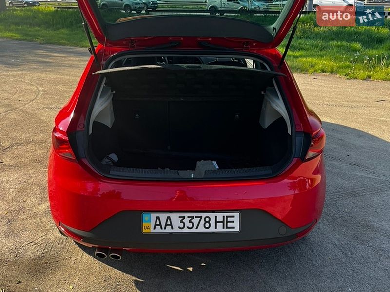 Хэтчбек SEAT Leon 2013 в Киеве