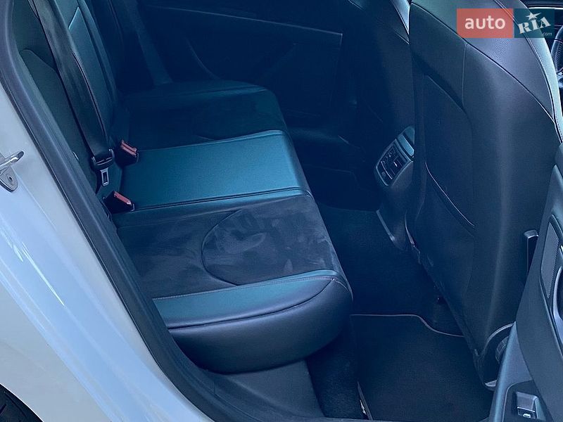 Хэтчбек SEAT Leon 2015 в Василькове