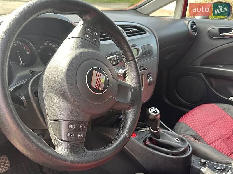 Хэтчбек SEAT Leon 2008 в Умани