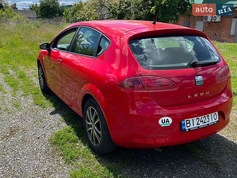 Хэтчбек SEAT Leon 2006 в Гадяче