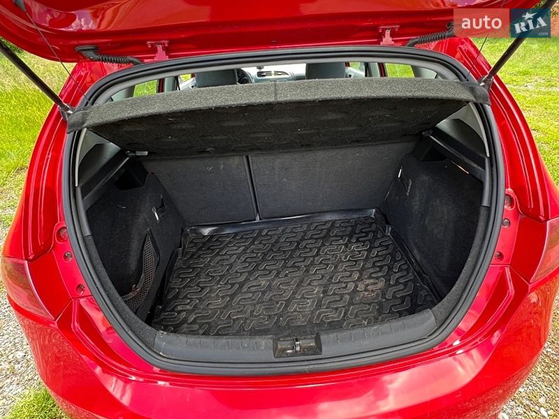 Хэтчбек SEAT Leon 2006 в Гадяче