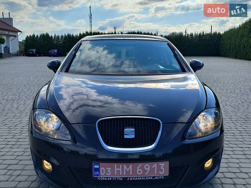 Хетчбек SEAT Leon 2011 в Чернівцях