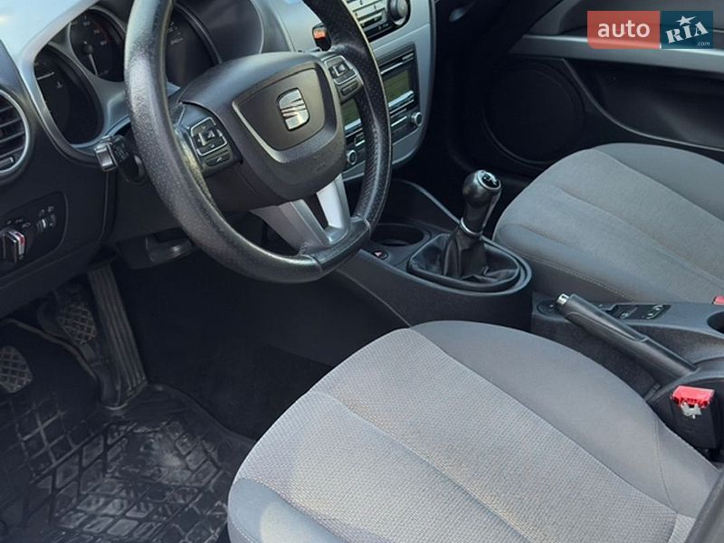 Хэтчбек SEAT Leon 2010 в Харькове