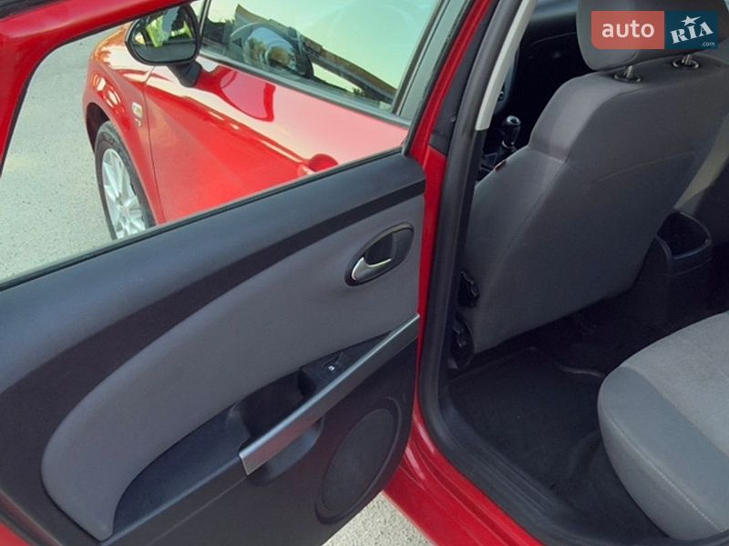 Хэтчбек SEAT Leon 2010 в Харькове
