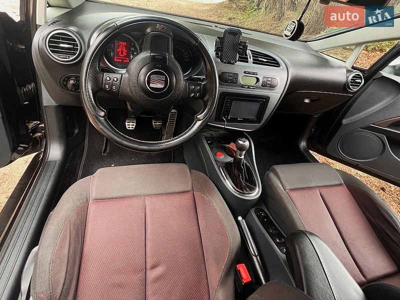 Хэтчбек SEAT Leon 2007 в Новояворовске