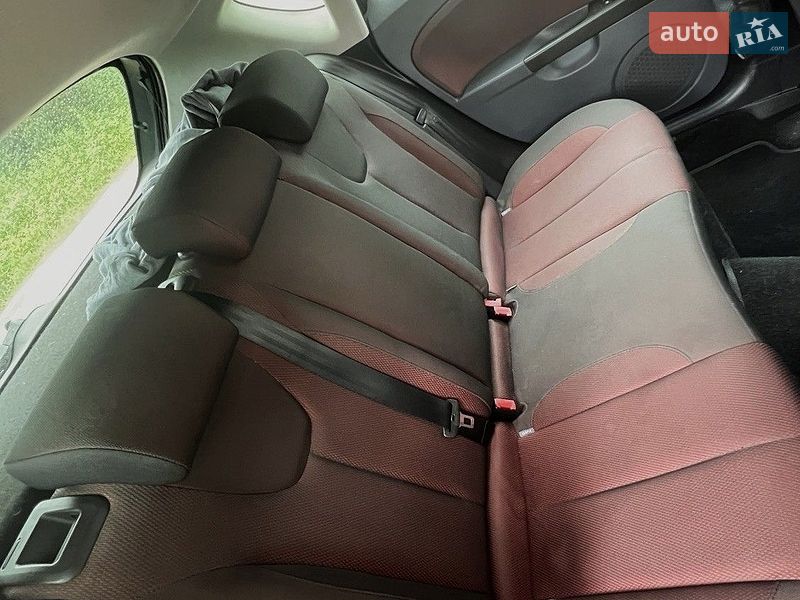 Хэтчбек SEAT Leon 2007 в Новояворовске