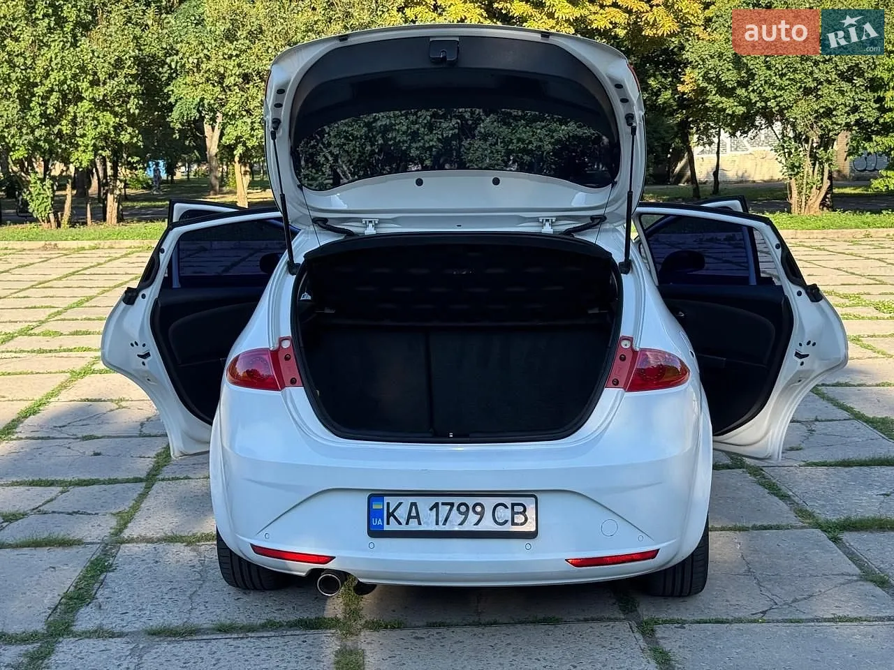 2011 SEAT Leon - мініатюра 2