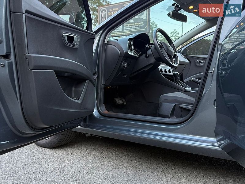 Хэтчбек SEAT Leon 2013 в Киеве