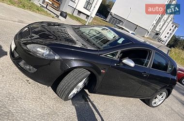 Хэтчбек SEAT Leon 2007 в Новояворовске