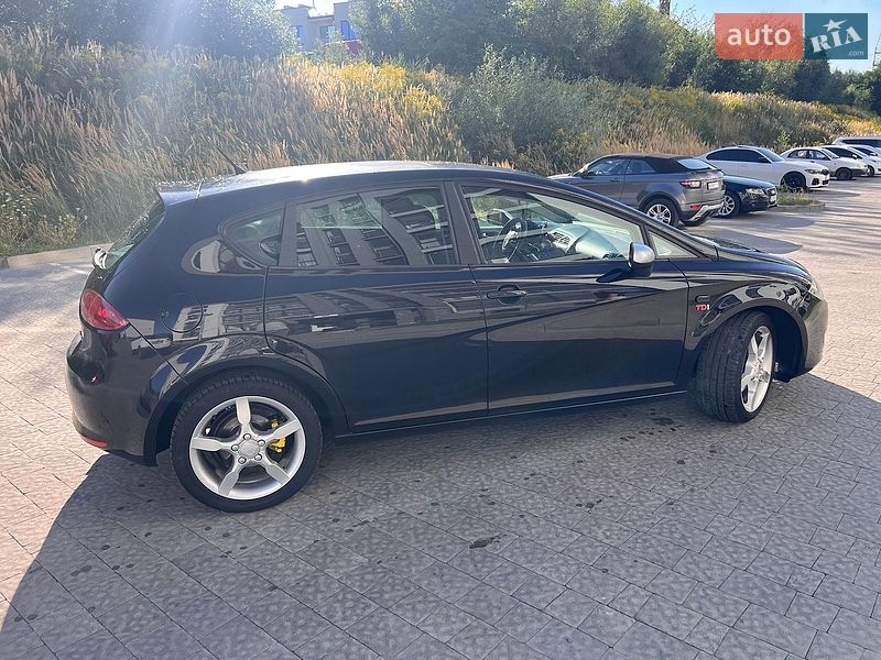 Хэтчбек SEAT Leon 2007 в Новояворовске