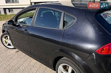 Хэтчбек SEAT Leon 2007 в Новояворовске
