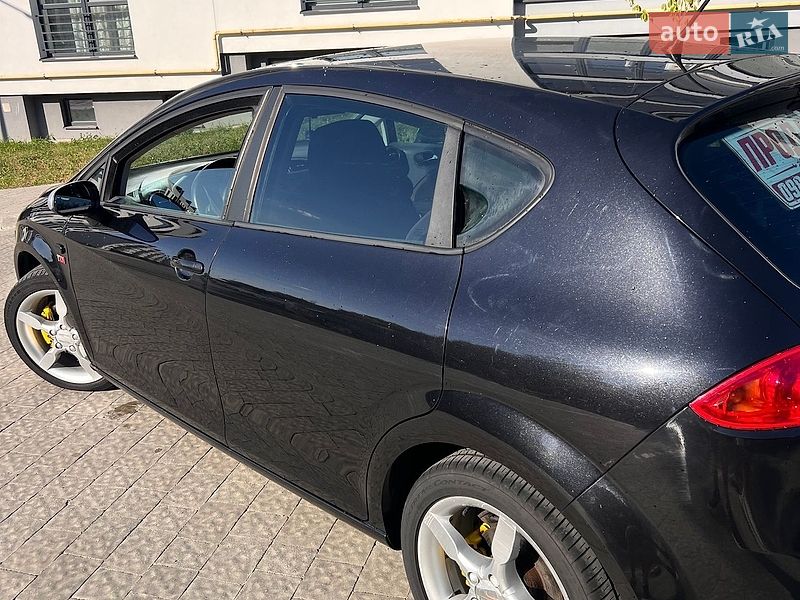 Хэтчбек SEAT Leon 2007 в Новояворовске