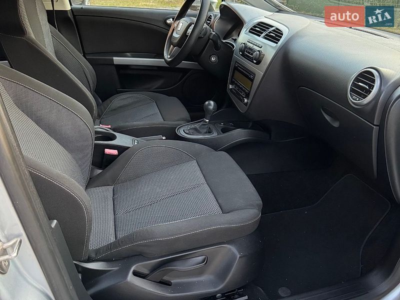 Хэтчбек SEAT Leon 2010 в Киеве