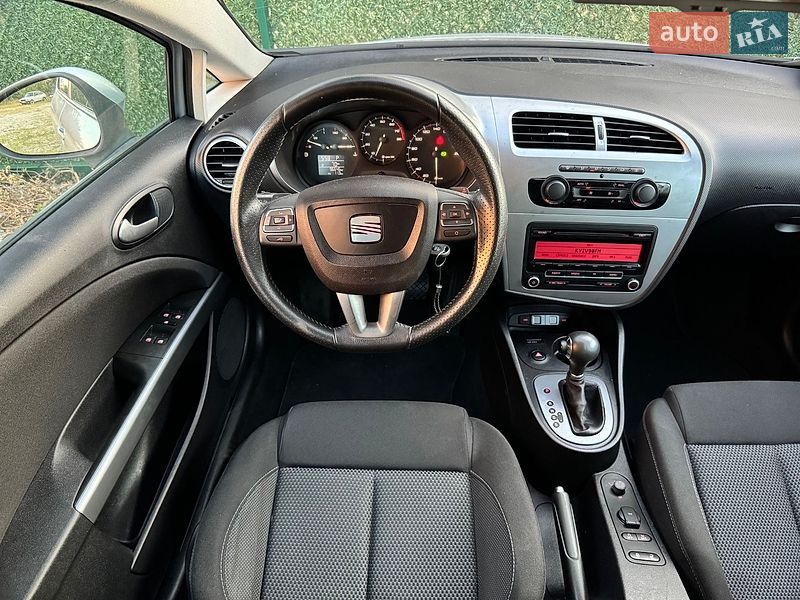Хэтчбек SEAT Leon 2010 в Киеве
