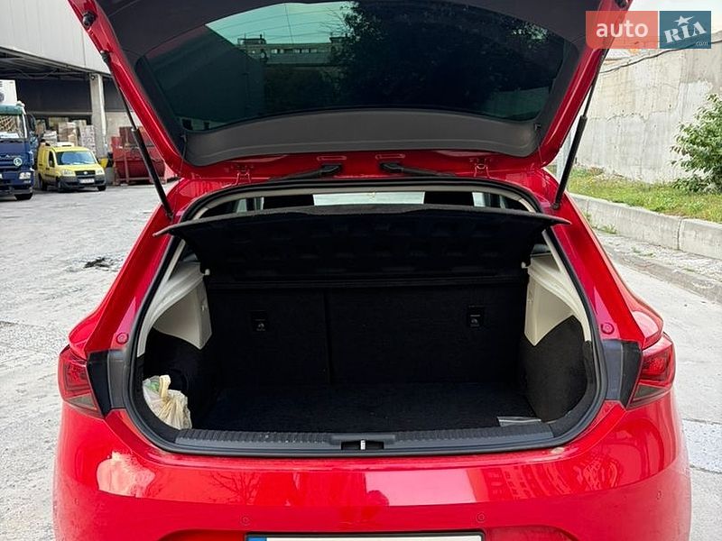 Хэтчбек SEAT Leon 2016 в Киеве