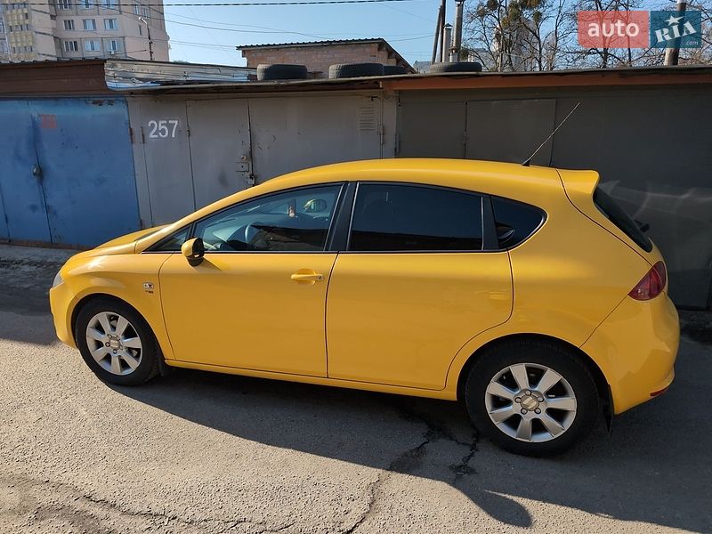 Хэтчбек SEAT Leon 2008 в Киеве