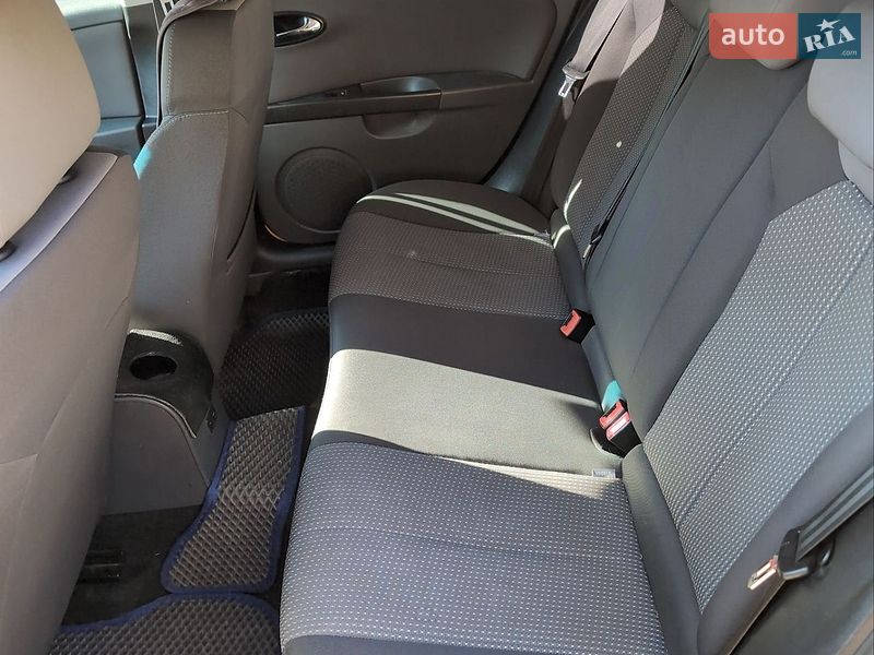 Хэтчбек SEAT Leon 2008 в Киеве