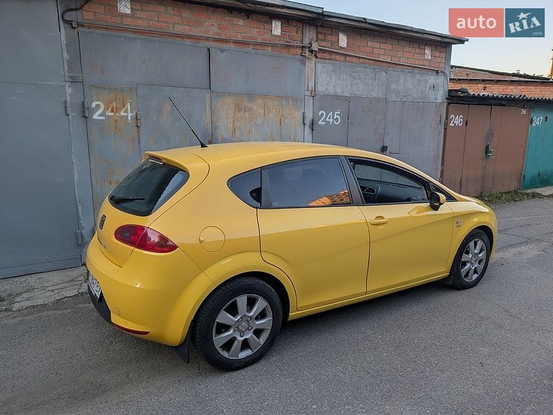 Хэтчбек SEAT Leon 2008 в Киеве