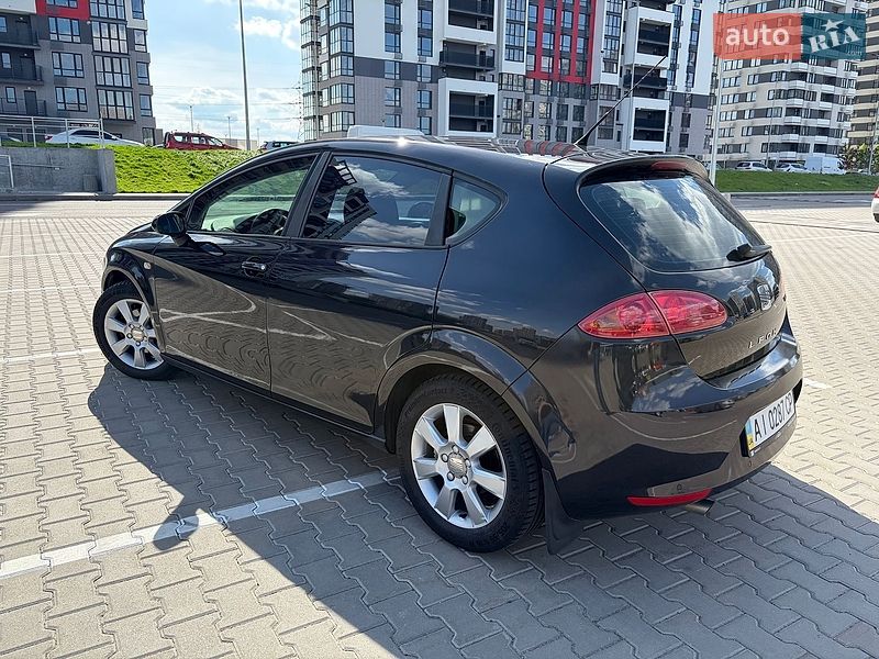 Хэтчбек SEAT Leon 2008 в Киеве