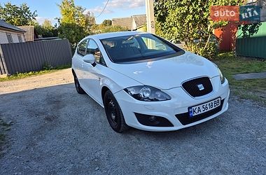Хэтчбек SEAT Leon 2011 в Звягеле