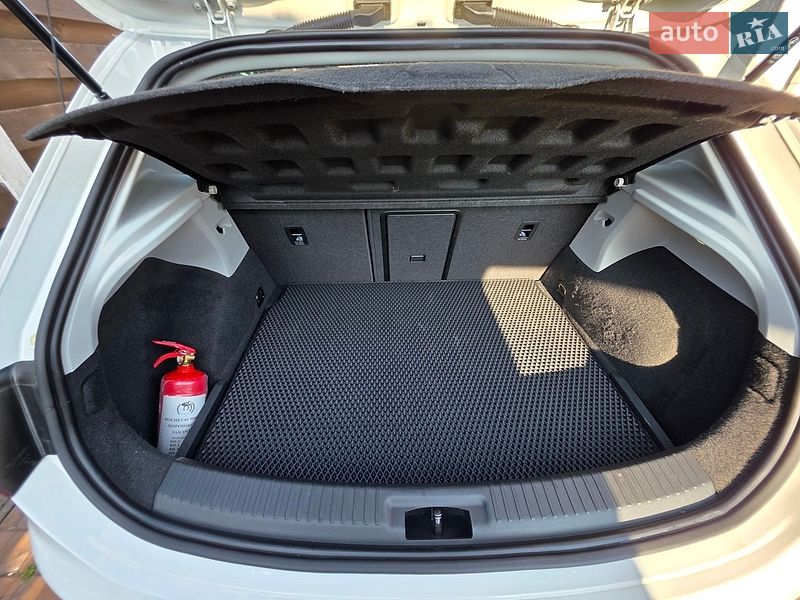 Хэтчбек SEAT Leon 2015 в Крюковщине
