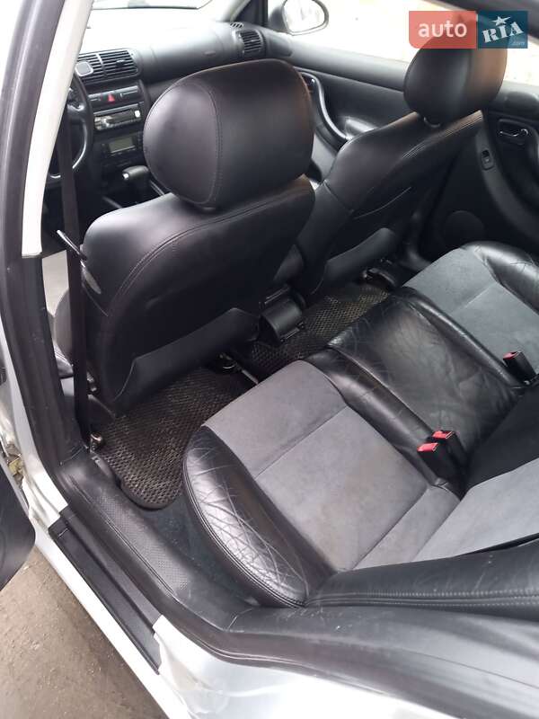 Седан SEAT Toledo 2004 в Мирополі