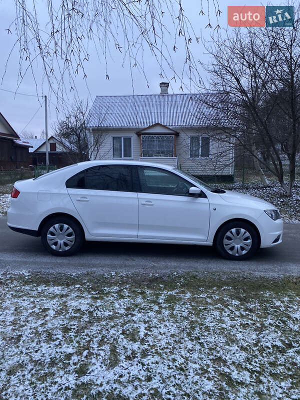 Хэтчбек SEAT Toledo 2013 в Остроге