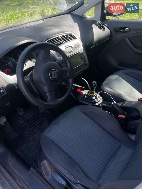 Хэтчбек SEAT Toledo 2008 в Киеве