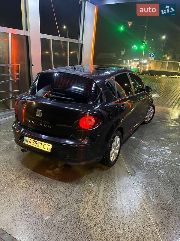 Хэтчбек SEAT Toledo 2008 в Киеве
