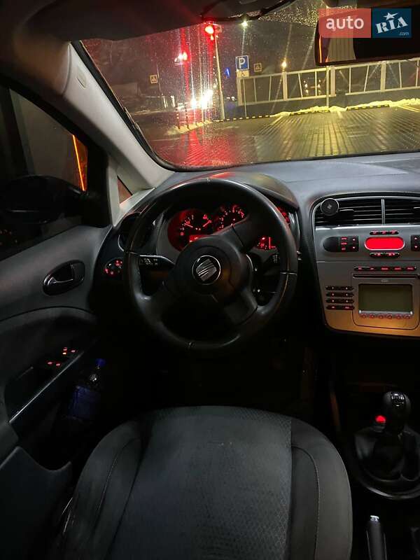 Хэтчбек SEAT Toledo 2008 в Киеве